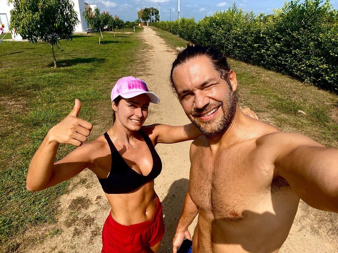 CRISSHURTADOさんのインスタグラム写真 - (CRISSHURTADOInstagram)「#motivacion #amor @jossenarvaezm #running Con toda 💪🤜🤛」1月6日 1時40分 - crisshurtado