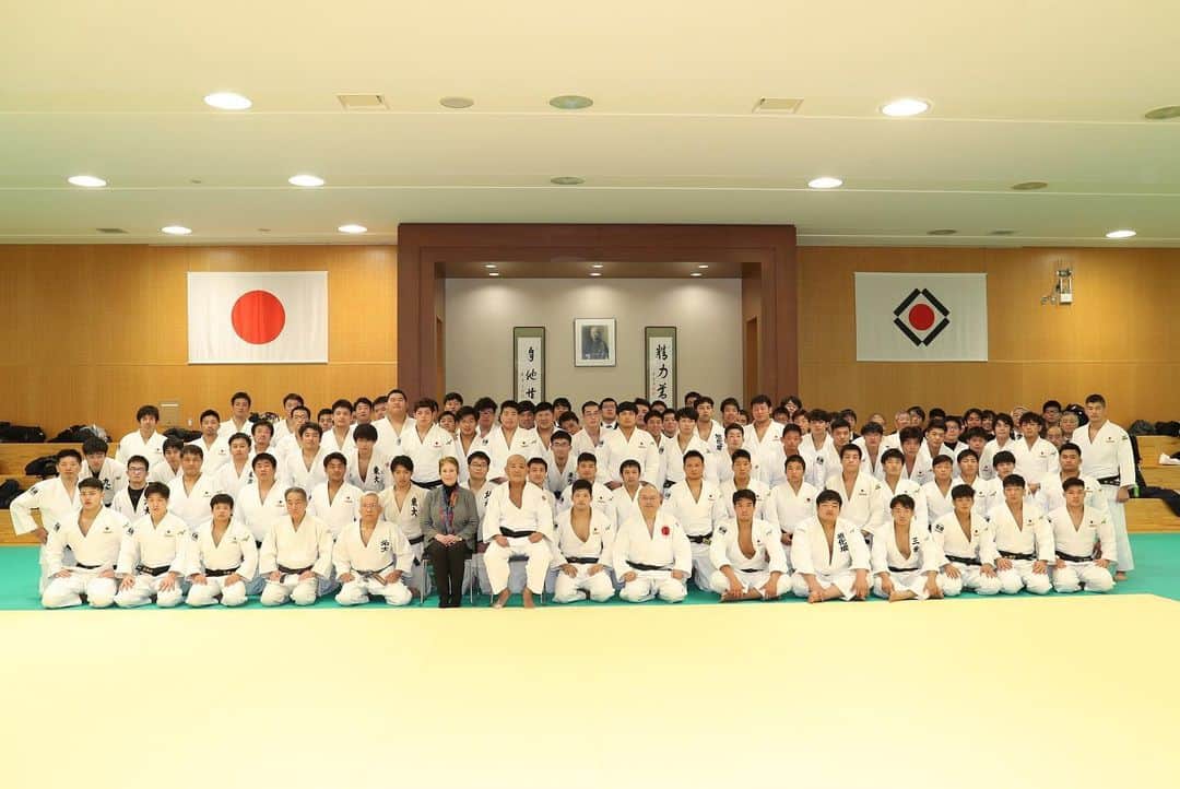 全日本柔道連盟(AJJF)さんのインスタグラム写真 - (全日本柔道連盟(AJJF)Instagram)「【#全日本男子合宿】 2019年12月24日は、報道公開日🎥　 1964年東京オリンピック金メダリスト #岡野功 先生 にお越しいただきました✍️🇯🇵 貴重な経験となりました！ 誠にありがとうございました🙌  #Judo #Japan #Nippon #味の素ナショナルトレーニングセンター」1月6日 2時04分 - ajjf_official