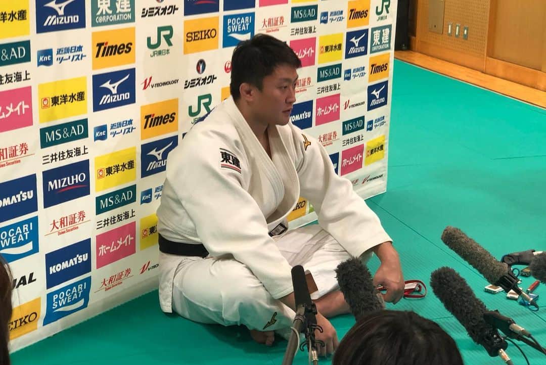 全日本柔道連盟(AJJF)さんのインスタグラム写真 - (全日本柔道連盟(AJJF)Instagram)「【#全日本男子合宿】 2019年12月24日は、報道公開日🎥　 1964年東京オリンピック金メダリスト #岡野功 先生 にお越しいただきました✍️🇯🇵 貴重な経験となりました！ 誠にありがとうございました🙌  #Judo #Japan #Nippon #味の素ナショナルトレーニングセンター」1月6日 2時04分 - ajjf_official