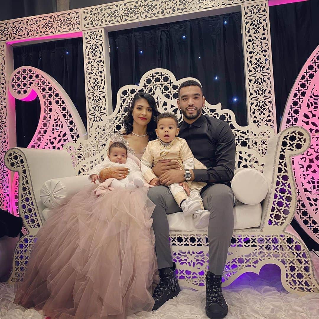 ビレル・オムラニのインスタグラム：「🤴🏾👸🏽👦🏽👧🏽 Omrani’s family 🤲🏾❤️」