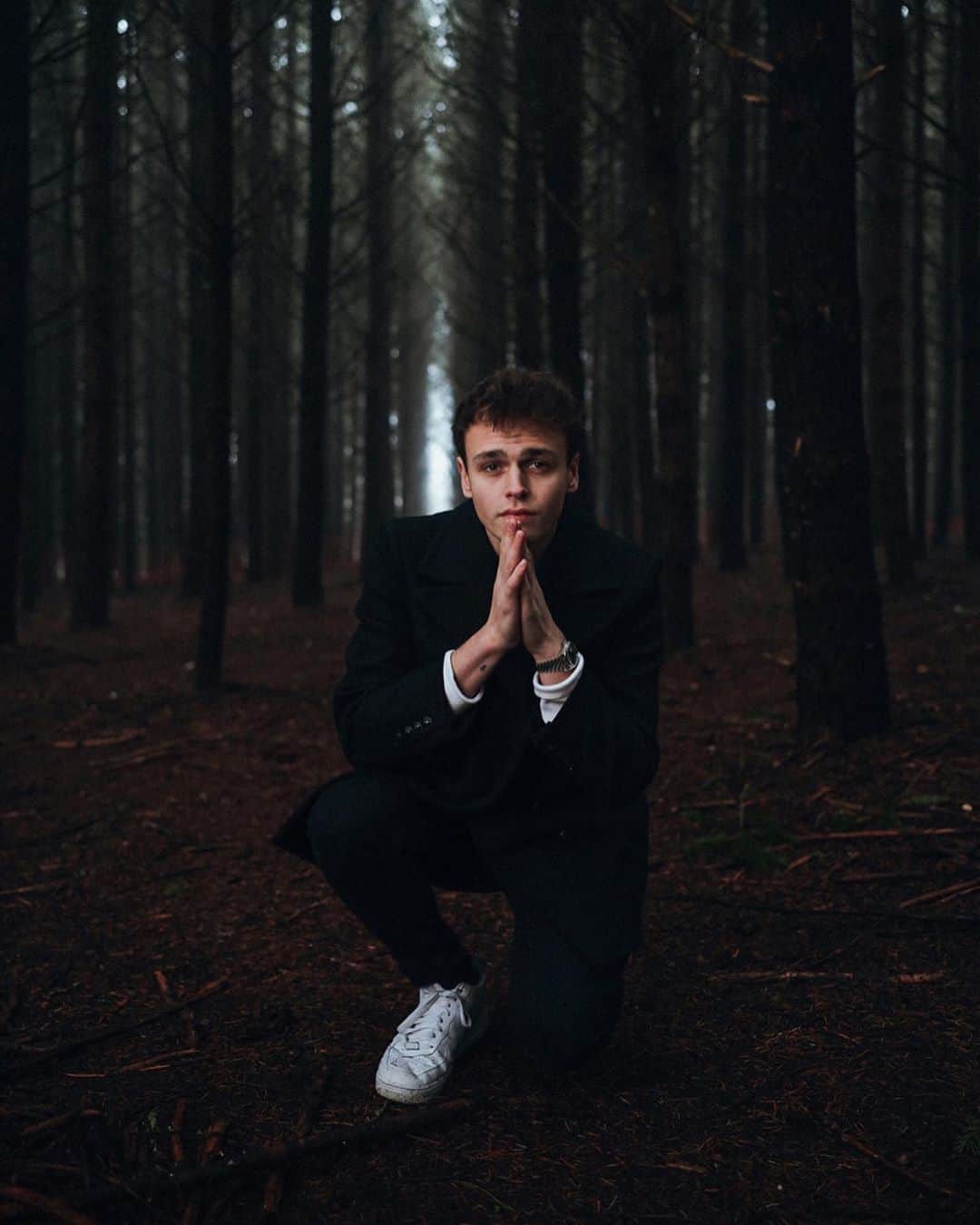 のインスタグラム：「our video for Chills is out now! when we came up with this video idea we were on the tour bus in europe just sitting around spitting out ideas for different locations and different effects and transitions we could use. somehow @evanhara7 brought them all to life. this kid is 19 and literally so insanely talented and it was such a pleasure to get to create this with him. hope you all love it! link is in my bio!」