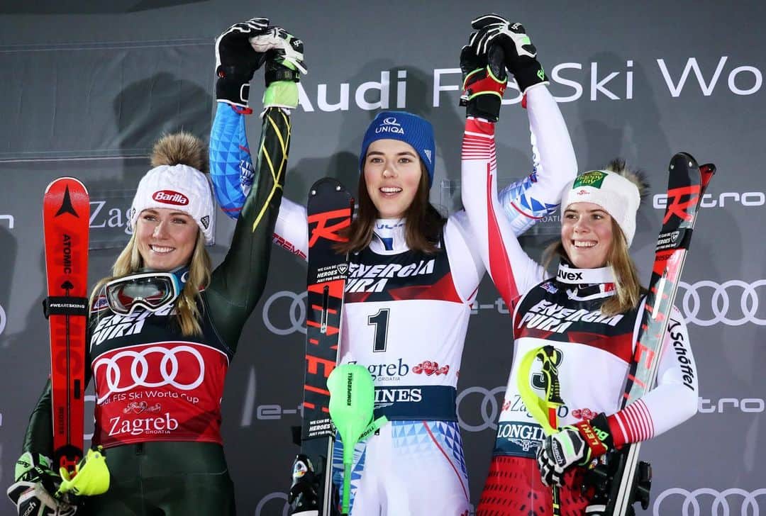 ミカエラ・シフリンのインスタグラム：「Congratulations Snow Queen. It is a pleasure to battle on the slopes with you💪👸🏻🙌 @petravlhova13」