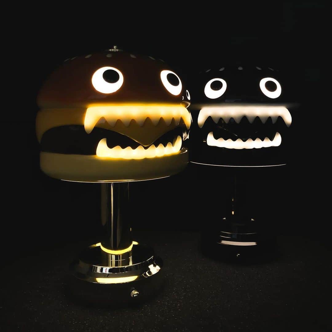 HYPEBEASTさんのインスタグラム写真 - (HYPEBEASTInstagram)「@hbx: Special Release: The latest @undercover_lab x @medicom_toy collection featuring the Hamburger Lamp, Gilapple Keychain and other accessories. Link in bio for more details.」1月6日 3時01分 - hypebeast