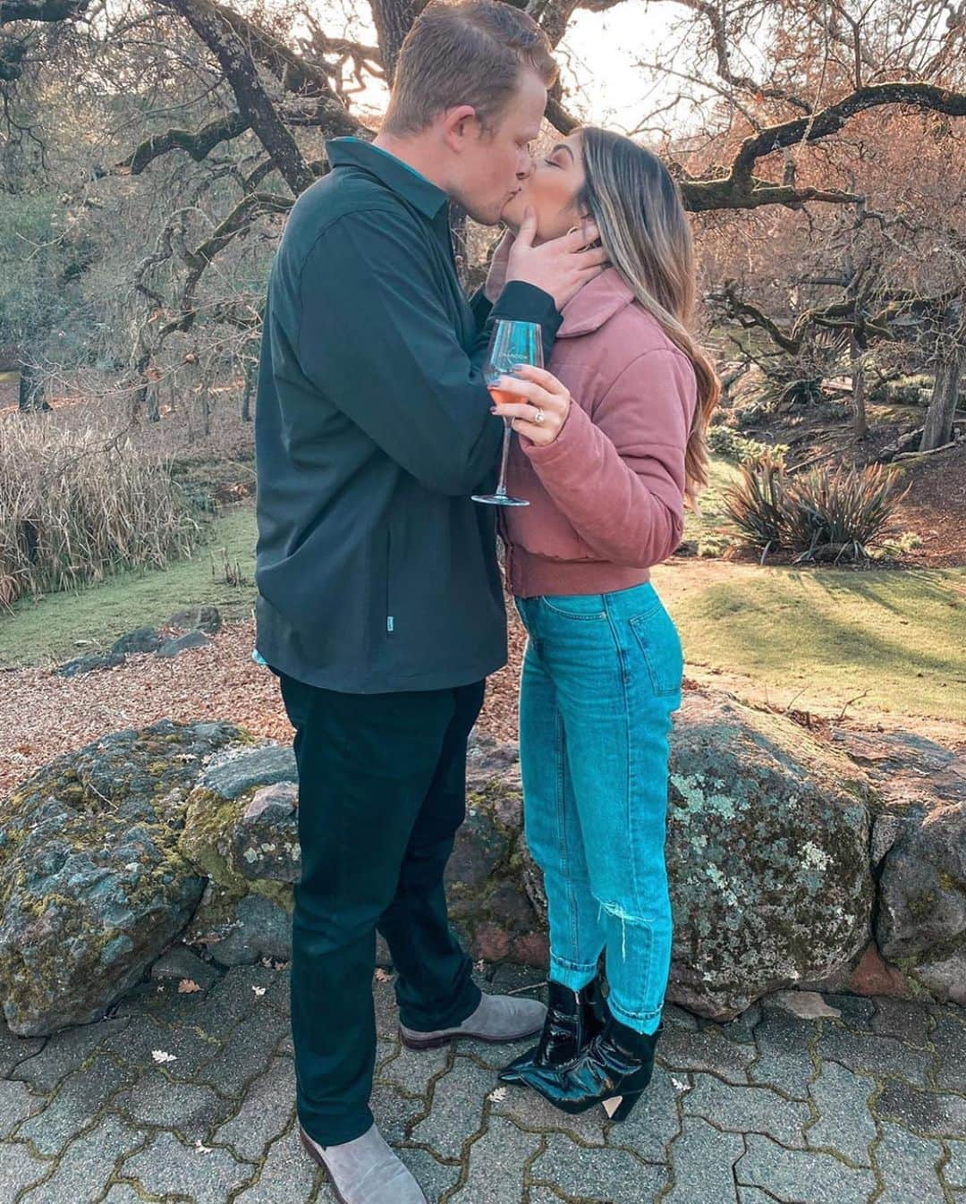 サンフランシスコ・ジャイアンツさんのインスタグラム写真 - (サンフランシスコ・ジャイアンツInstagram)「Congratulations, Logan + Sharidan! 💍 #SFGiants [📷: @loganwebb16]」1月6日 3時17分 - sfgiants