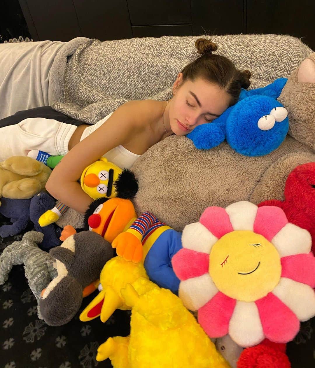 ティラーヌ・ブロンドーのインスタグラム：「🍬💤🌸🍄🐥」