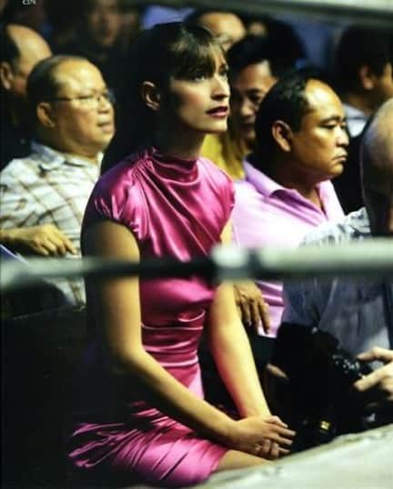 カロリーヌ・ド・メグレのインスタグラム：「Thai Boxing Stadium in Bangkok  ph @pablodelfos #tbt」