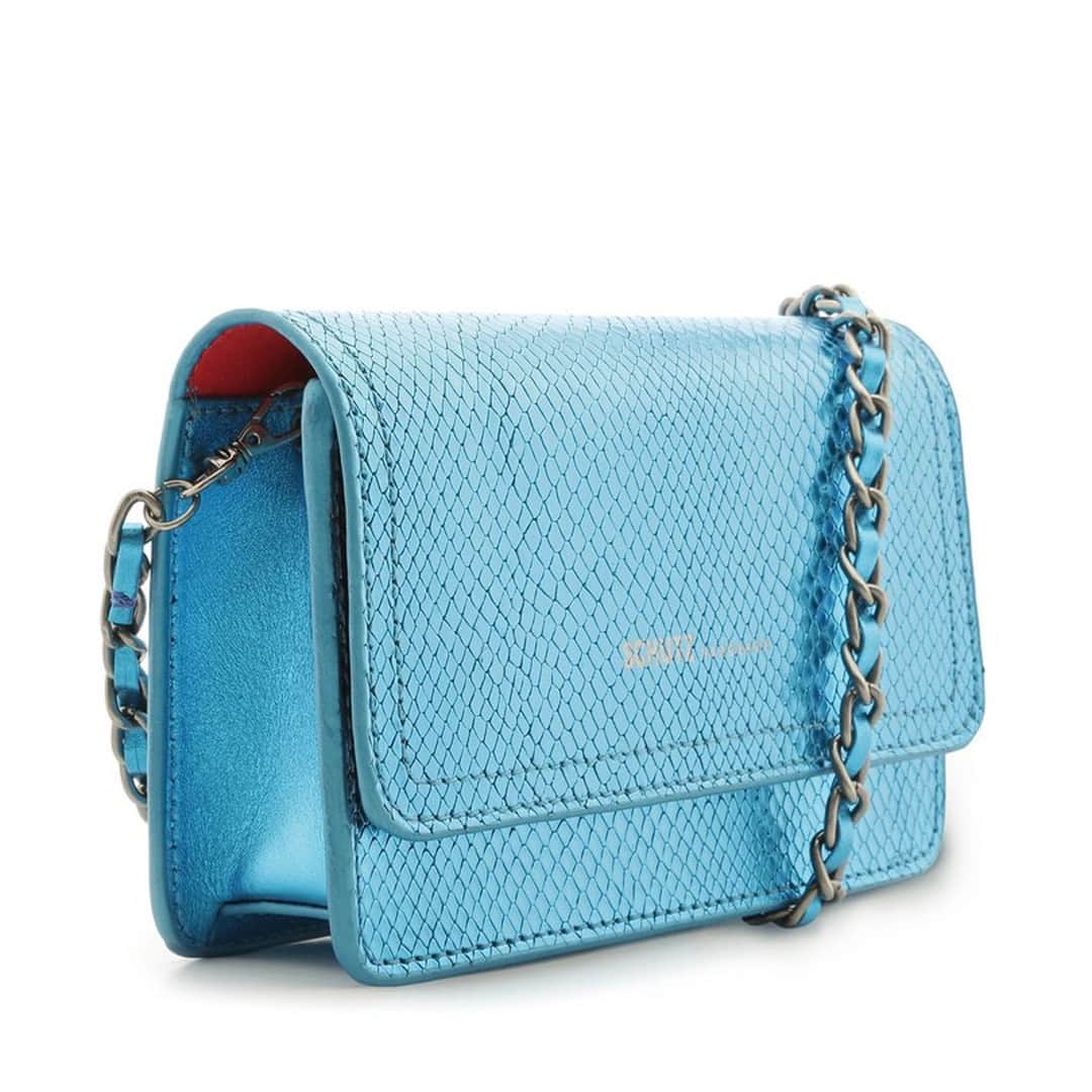 Schutzのインスタグラム：「ALL I NEED 💙 #schutzhandbags」