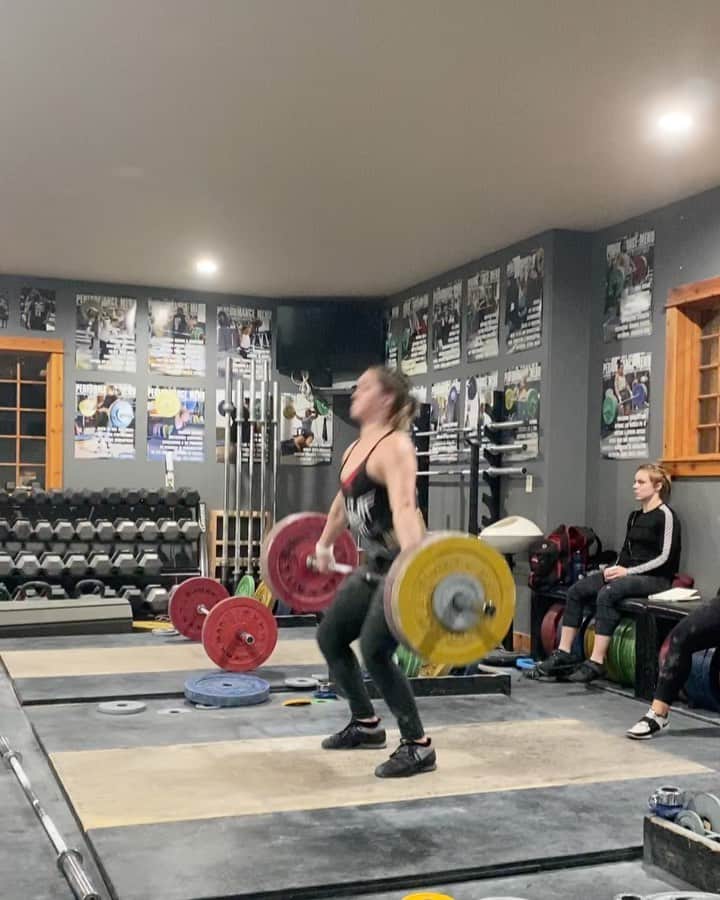 マッティ・ロジャーズのインスタグラム：「Back from camp & ready to get back to work here at home. A bit of a forced back off week with a side of mildly heavy Friday. Always grateful for the opportunity to train along side my Catalyst team mates & have @aimees2cents & @catalystathletics watch little everything thing we do. Ready to come back now okay? Okay」
