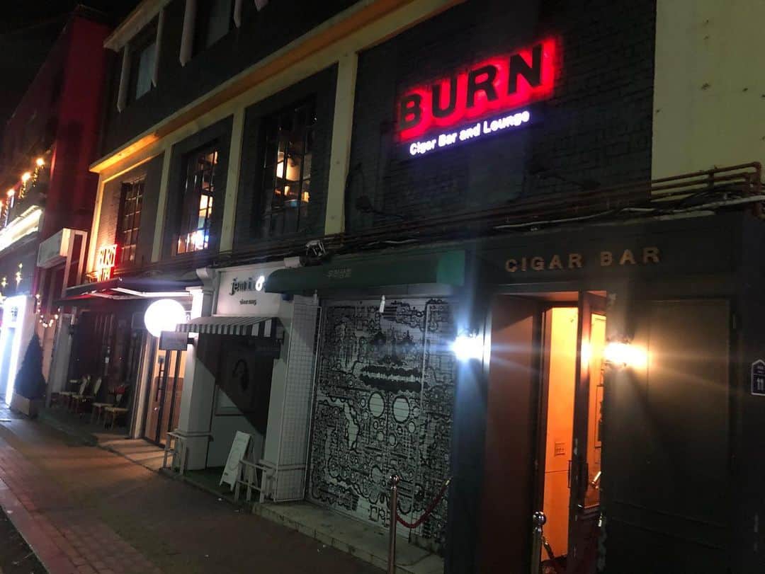 パンツェッタ・ジローラモさんのインスタグラム写真 - (パンツェッタ・ジローラモInstagram)「#nice #day #new #friends #seoul #the #best #cigar #burninhal #thankyu #enjoy #seoul」1月6日 4時28分 - girolamo.me