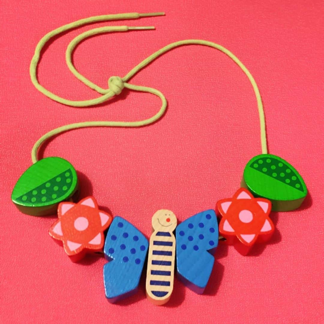 角野栄子さんのインスタグラム写真 - (角野栄子Instagram)「アクセサリー・コレクション . ドイツの知育玩具。 お子ちゃまは紐に通して遊びましょう！ おばあちゃまはネックレスにして遊びましょう！（笑） .  Accessories collection   An educational toy of Germany. Let the child play it by putting on a string! Let the granny play it as a necklace!  lol!  #魔女の宅急便 #児童文学作家 #ネックレス #知育玩具 #おしゃれ好き#eikokadono #kikisdeliveryservice #over80style #over80fashion」1月6日 14時09分 - eiko.kadono