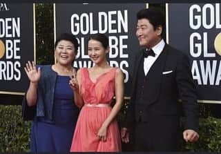 チョ・ヨジョンさんのインスタグラム写真 - (チョ・ヨジョンInstagram)「트로피 단체사진도 못찍고 나와 드레스만 벗고 공항으로 달려가지만 입이 귀에 걸려있으니 괜찮습니다😆」1月6日 14時10分 - lightyears81