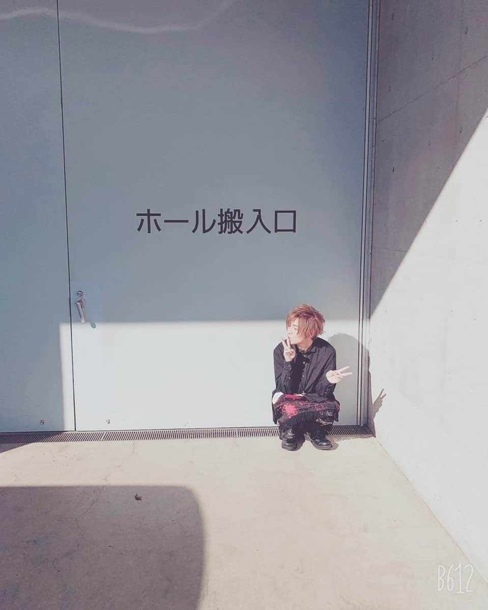 安達勇人さんのインスタグラム写真 - (安達勇人Instagram)「日向ぼっこもいいもんだ。」1月6日 14時19分 - yuto_adachi_official