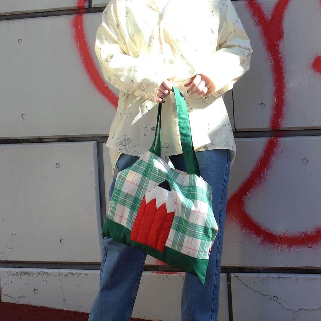 l'atelier du savonさんのインスタグラム写真 - (l'atelier du savonInstagram)「.﻿ 【 2020 SPRING COLLECTION💐 】﻿ ﻿ ﻿ ﻿ ﻿ shirt ¥15.800 (IAMI infact)﻿ pants ¥10.100 (lAMI in fact)﻿ hat ¥ 6.000(didizizi)﻿ bag ¥ 6.500(IAMI in fact)﻿ shoes ¥ 22.500(fig London)﻿ ﻿ ーーーーーーーーーーーーーーーーーーーーー﻿ ﻿ web storeや店頭で﻿ ご予約も出来ますので要チェック💡﻿ ﻿ ﻿ #latelierdusavon ﻿ #peupres﻿ #didizizi ﻿ #figlondon ﻿ #iamiinfact﻿ #yearfewofmyfavoritethings ﻿ #spring2020﻿ #全て税抜き価格」1月6日 14時24分 - latelier_du_savon_official