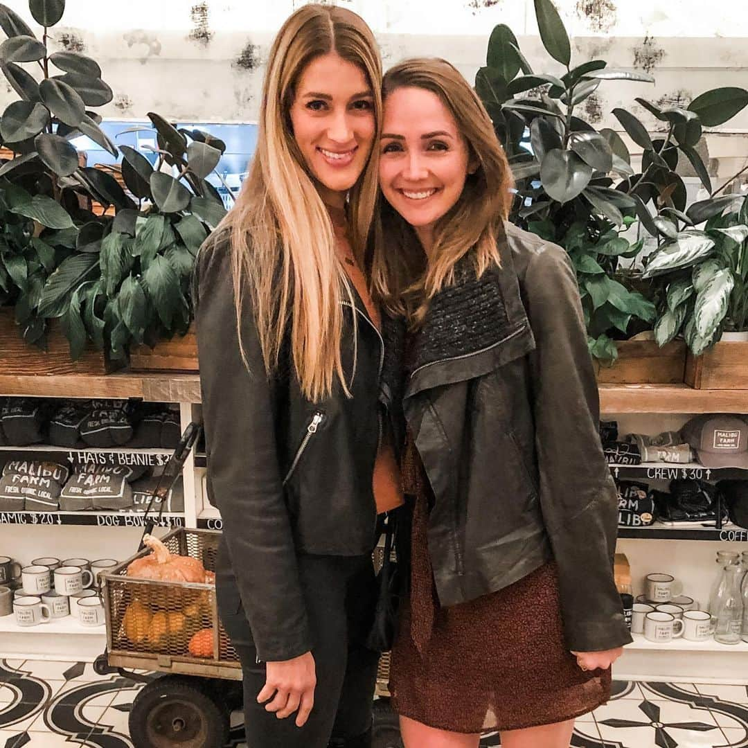 クリスティン・ヒルデブランドのインスタグラム：「When you live two hours down the coast from your bff, you meet halfway for dinner. {And it fills both your stomach and heart up with joy}. Love you to the ends Lex xxx (you too, @malibufarm )」