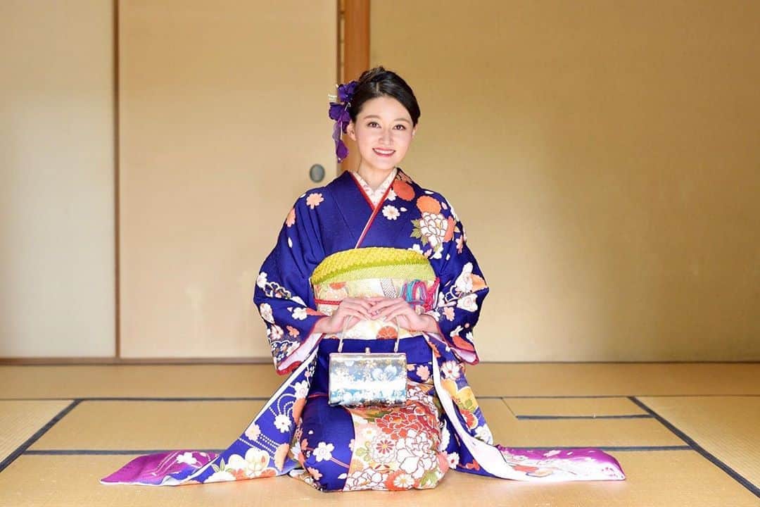 岩波彩華のインスタグラム：「お正月に晴れ着を着れて嬉しい🥰🎍 良き一年になります様に✨  #振袖 #着物 #撮影 #撮影会 #和服 #和装 #お正月 #日本 #和服美人 #モデル #漂亮 #好看 #japanesegirl #model #kimono #kimonostyle」