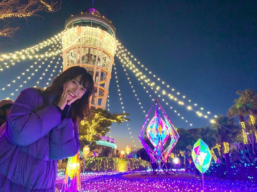 斉藤瑞季のインスタグラム：「お姉ちゃんと写真を撮るのに若干必死になりながら、映え写真撮れたよ😂✨笑  イルミネーションすっごく綺麗だったー！！！ また行きたいな♪」