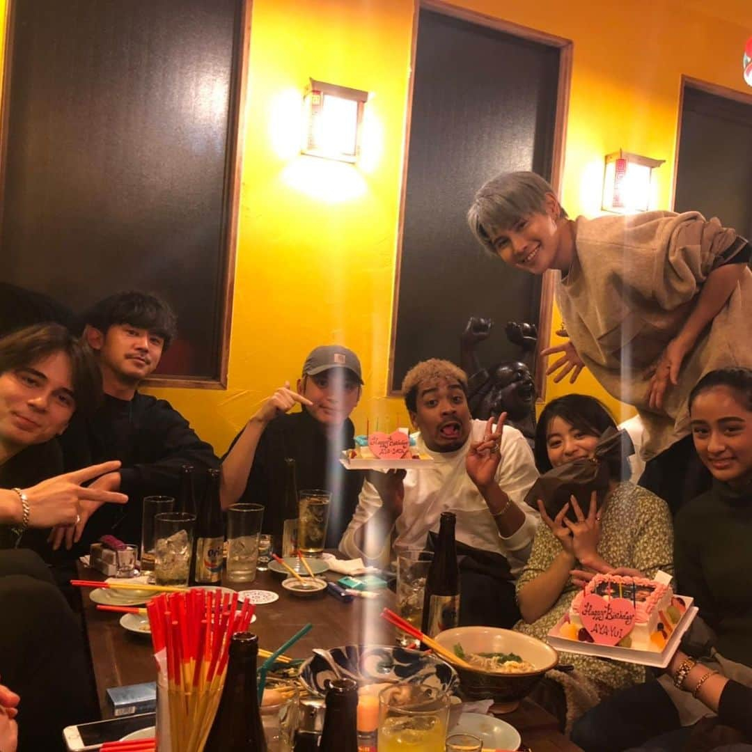 田中優衣さんのインスタグラム写真 - (田中優衣Instagram)「新年会🌅 昨日は冬休み最終日。 でも皆んなに会えて 嬉しかった日でした。 とっても可愛いお誕生日ケーキ 嬉しかったなぁ🎂 プレゼントもありがとう❤️ 一年経ってもこうやって 集まれて幸せです🤗 ハブ酒いただいて元気もりもり~笑 #新年いいスタートきれてる #すきすきすき」1月6日 15時28分 - heisei_8nen