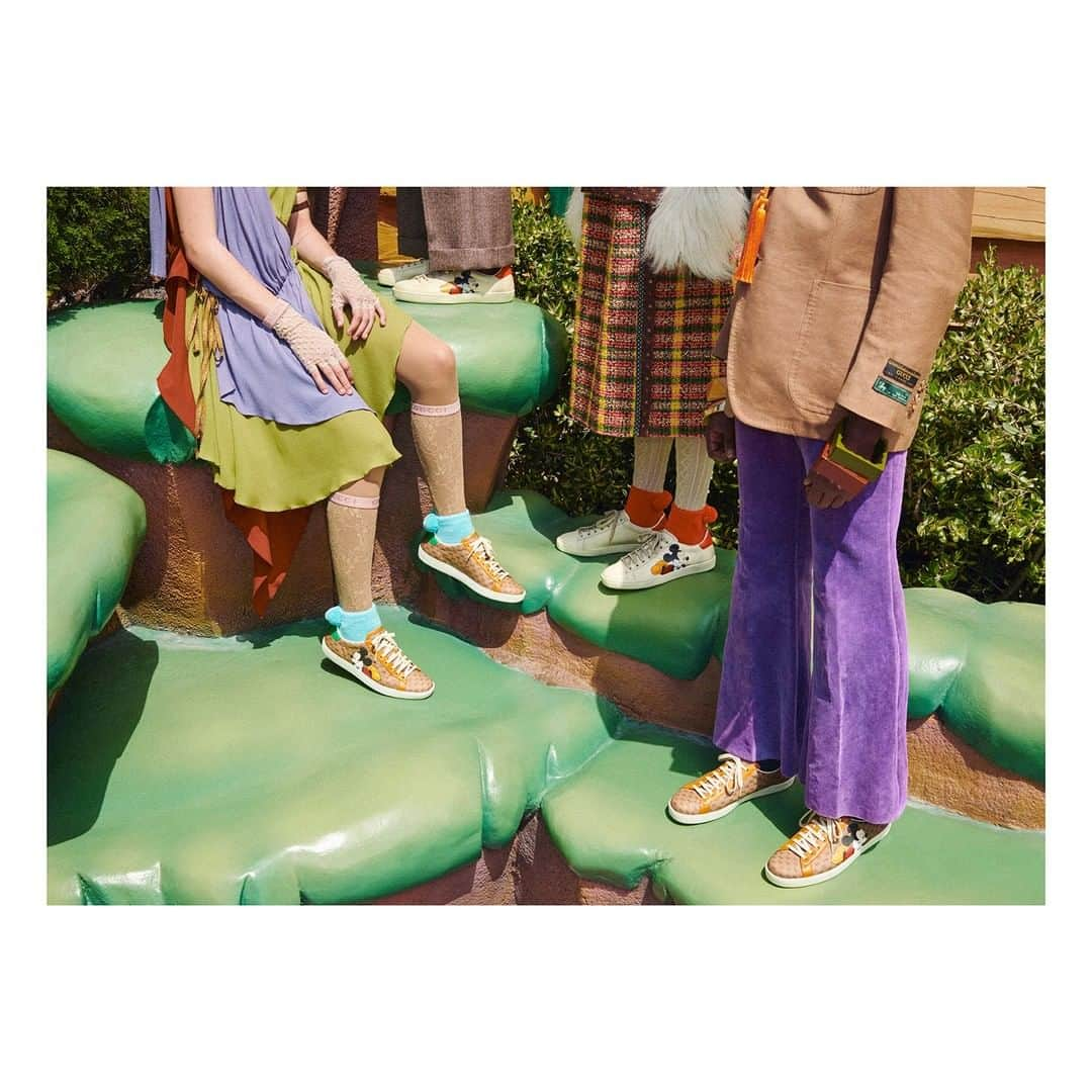 グッチさんのインスタグラム写真 - (グッチInstagram)「Stepping around the colorful theme park of Disneyland with new sneakers from the #DisneyXGucci collection by @alessandro_michele: #GucciRhyton thick-soled white trainers and the #GucciAce lowtops. ©Disney #AlessandroMichele Discover the collection through link in bio.」1月6日 7時00分 - gucci