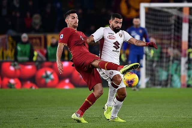 トマス・リンコンのインスタグラム：「#ElGeneral Tomás Rincón y el @torinofc1906 inician el #2020 con victoria 👏👏. Derrotaron 0-2 a la #Roma.  Rincón disputó los 90 minutos y dio asistencia para el primer gol del equipo granate. ¡Grande, @tomasrincon8!  #TomaásRincón #TR8 #TorinoFC #RomaTorino #Vinotinto #venex」