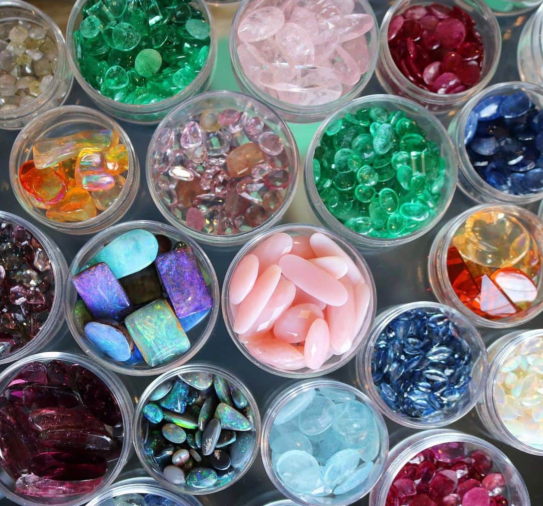 のインスタグラム：「Admiring a growing collection of unique gemstones in all shapes and sizes from all different countries. So lucky to work with such beauty. 💎🌈💕✨」