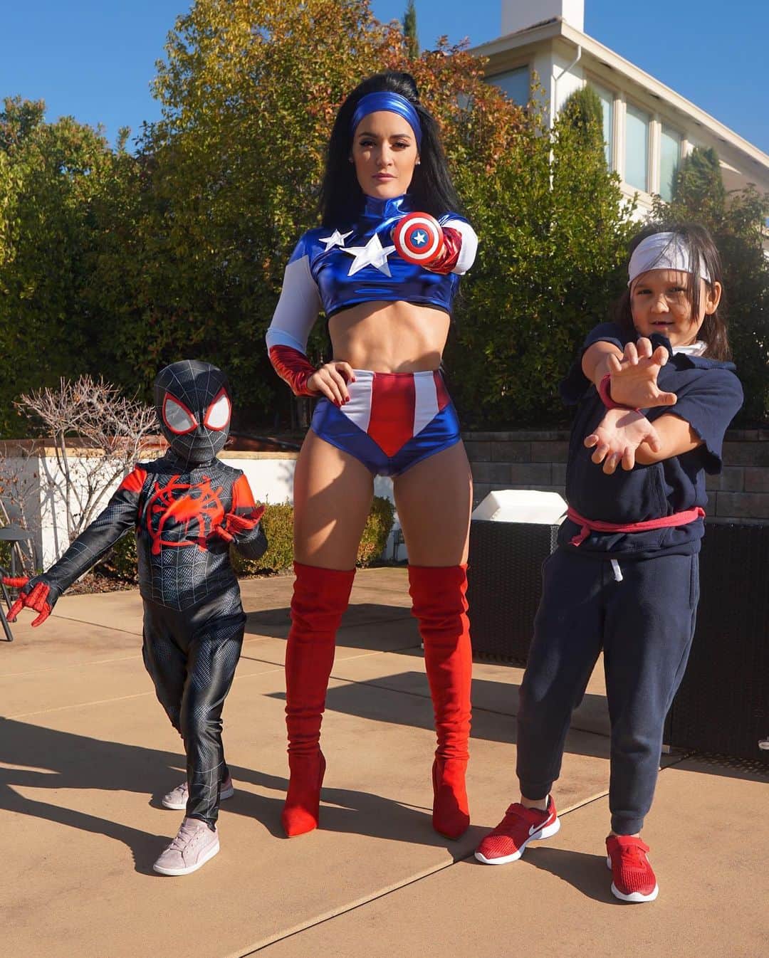 Jessica Arevaloさんのインスタグラム写真 - (Jessica ArevaloInstagram)「Decided to dress up as Captain America today! - I’m not one to dress up but Ari and Christian were gonna dress up for the #SacAnime so I was a team player and dressed up too!😈😝 P.S. My big shield didn’t show up so I stole this little one from one of @chris_elkins action figures!🤣 - What do y’all think!?」1月6日 7時25分 - jessicaarevalo_