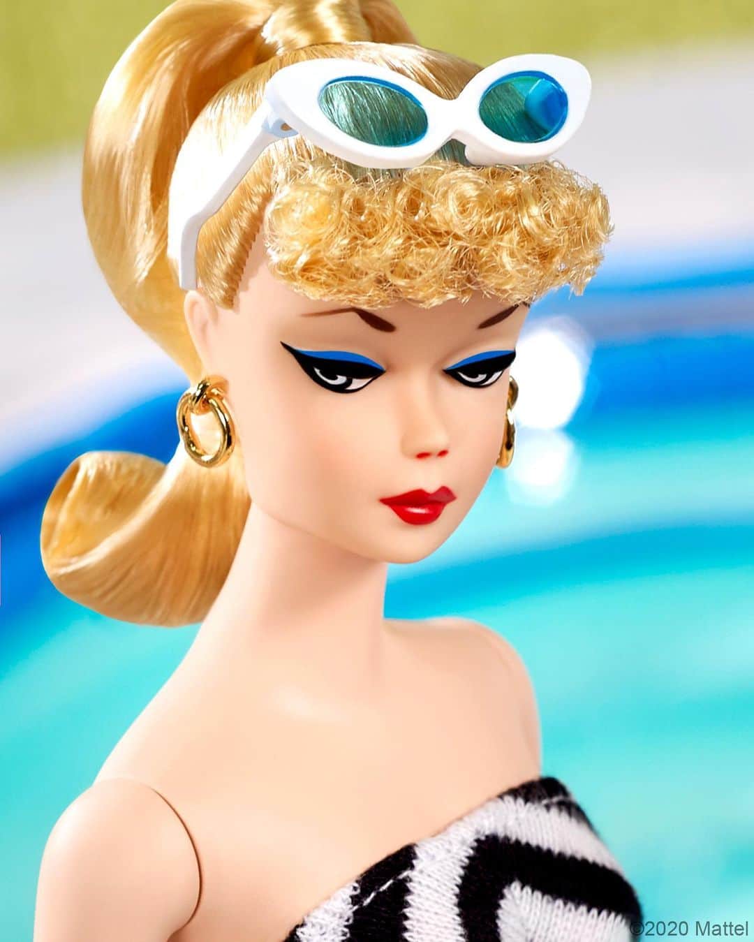 バービーさんのインスタグラム写真 - (バービーInstagram)「Classic glam ✨  Inspired by the doll who started it all – #Barbie celebrates @Mattel’s 75th anniversary with a reproduction of the classic 1959 doll.」1月6日 7時32分 - barbie
