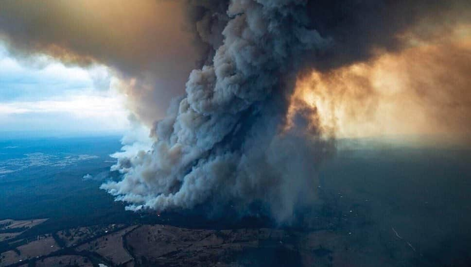 カミラ・カベロさんのインスタグラム写真 - (カミラ・カベロInstagram)「these pictures have left me speechless. I’m sending love to all affected by these horrific fires. You can find links in my insta stories of places you can donate to help the wildlife & those affected and battling on the frontlines」1月6日 7時55分 - camila_cabello