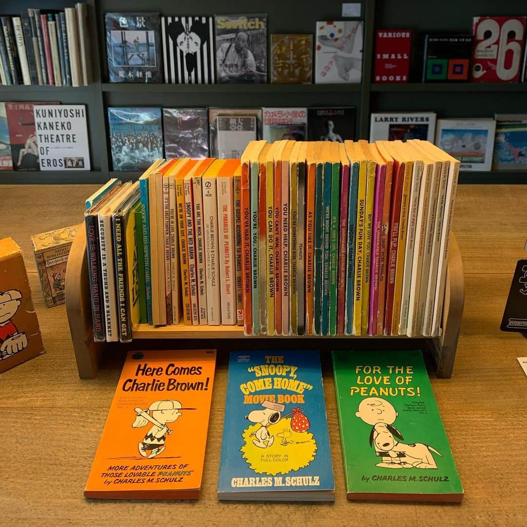 オランピアルタンさんのインスタグラム写真 - (オランピアルタンInstagram)「The Peanuts section at @cowbooks_tokyo 💕🐶 #peanuts #tokyomylove」1月6日 7時59分 - olympialetan