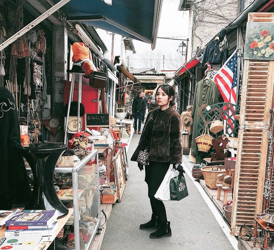 鈴木涼美さんのインスタグラム写真 - (鈴木涼美Instagram)「蚤の市、時々絶対呪いの人形とかある。 #marcheauxpuces #vernaison #クリニャンクール蚤の市」1月6日 9時23分 - suzumisuzuki