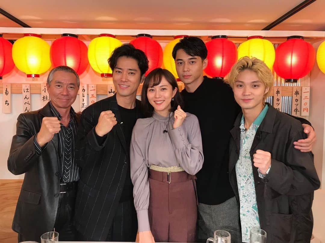 木曜ドラマ『ケイジとケンジ～所轄と地検の24時～』公式さんのインスタグラム写真 - (木曜ドラマ『ケイジとケンジ～所轄と地検の24時～』公式Instagram)「【おしらせ】  本日よる7時より放送の #帰れマンデー 新春3時間SP に #ケイジとケンジ チームが参戦!! 後半の #帰れま10 にて #桐谷健太 さん、#東出昌大 さん #比嘉愛未 さん、#磯村勇斗 さん #柳葉敏郎 さんの豪華メンバーが、  人気串カツ店のトップ10に挑戦です。  波乱の展開！！お見逃しなく👀  #ケイジとケンジ #1月16日よる9時スタート」1月6日 9時45分 - keijitokenji