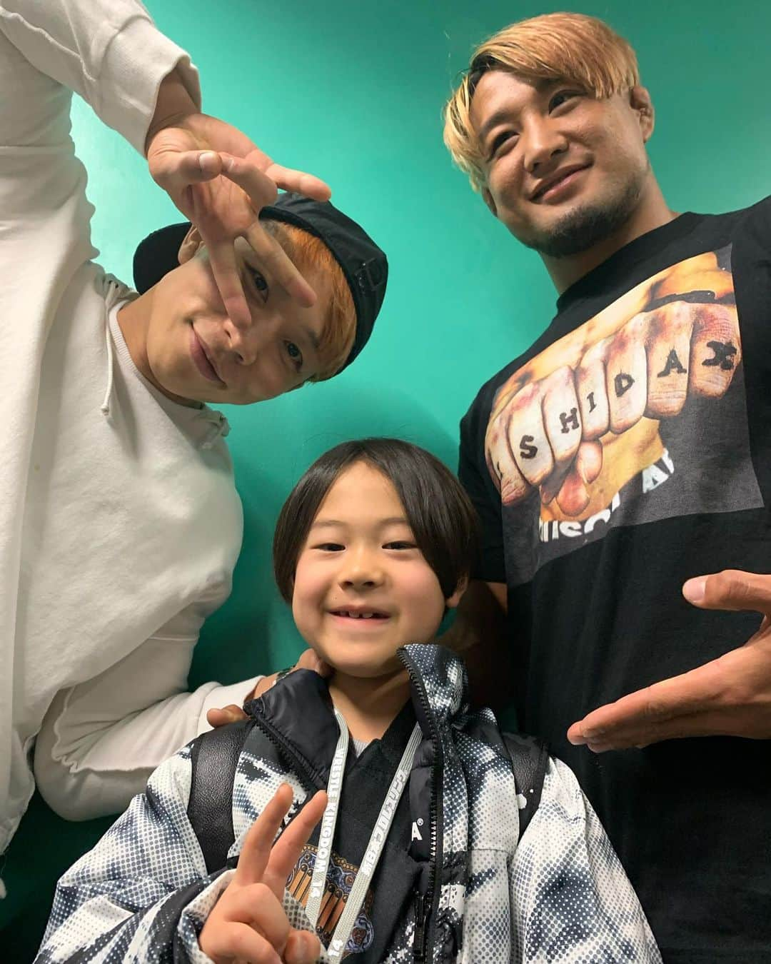 柴崎貴広さんのインスタグラム写真 - (柴崎貴広Instagram)「お2人にも会えました！  #SHO 選手  #YOH 選手  #roppongi3k  #njpw  #新日本プロレス」1月6日 9時46分 - shibasaki26