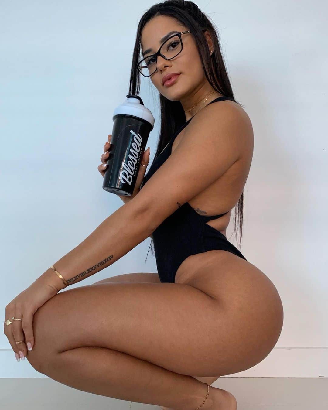 Katya Elise Henryさんのインスタグラム写真 - (Katya Elise HenryInstagram)「Being plant based, the most common thing i get asked is: “wHeRe Do yOu GeT yOuR pRoTeIn...” 🥴  first off I don’t know why you’re stressed about it, I don’t ask you where you get your fiber..? and two.. if you have to know, with BLESSED PLANT PROTEIN 😍🤩✨ For those who need a good protein intake, Blessed 🌱 has your back with no bloating or gross feeling afterwards! • • Go to www.ehplabs.com and check out da flavors! Use code KATYA10 for money off your order! 👸🏽✨」1月6日 10時01分 - katyaelisehenry