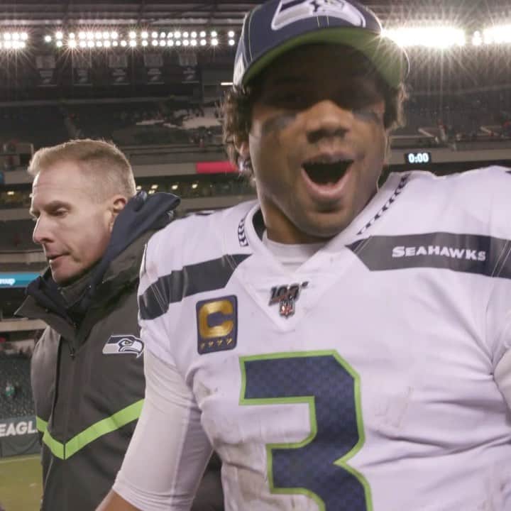 ラッセル・ウィルソンのインスタグラム：「HAWKS WIN BABY」