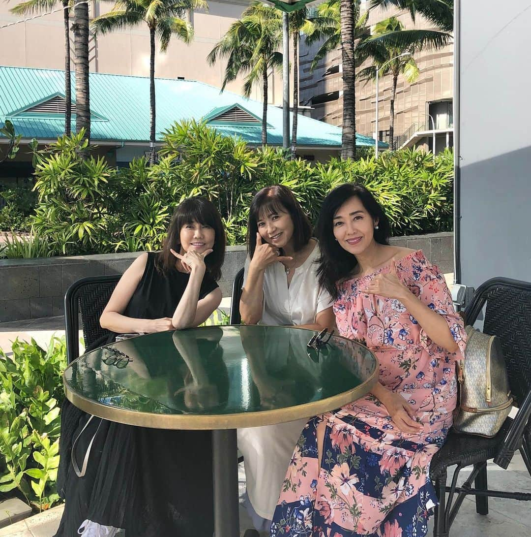 早見優さんのインスタグラム写真 - (早見優Instagram)「伊代ちゃんと秀美ちゃんとガールズランチ💕 Lunch in Hawaii with my friends, Iyo-chan and Hidemi-chan 😊  #松本伊代 さん #薬丸秀美 さん #hawaii #girlslunch #girlfriends」1月6日 10時37分 - yuyuhayami