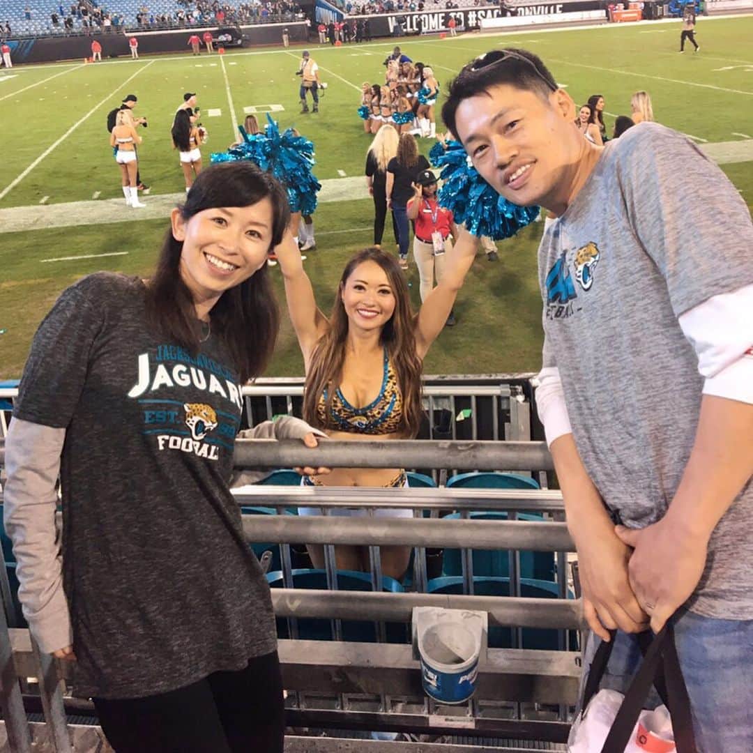 本田景子さんのインスタグラム写真 - (本田景子Instagram)「My cheerleaders😍🥰❤️ . . They came all the way from Japan and San Francisco to watch the last game and my performance🥺💕 Thank you for big supporting and cheering me😍😭❤️ . . I have lots of good friends all over the world💞 I'm a super lucky girl!! . . #jacksonville #Jags #jaguars #roar #theroarofthejaguars #moreroar #nfl #cheerleader #nflcheerleaders #japanesecheerleader #japan #america #americandream #duval #duuuval #belieave #challenge #chance #courage #thisisthemoment #experience #wheretheresawilltheresaway #アメリカ生活 #チアリーダー #夢 #挑戦 #意志あるところに道は開ける #gameday #friends #lastgame2019」1月6日 10時46分 - keikohonda1111