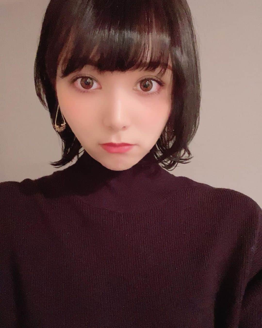 のインスタグラム：「freeraさんで2020年初め💓 舞台本番に向けて髪を黒く染めました😌 今年も沢山お世話になります✨ #freera#表参道#美容室#今年もよろしくお願いします#カラー#カット#井坂和博」
