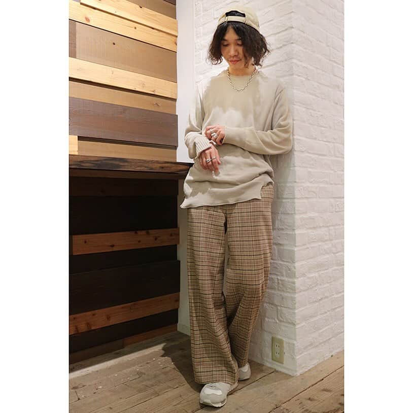 the STYLE SNIPのインスタグラム：「Various Beige _ Tops #anrealage Bottoms #auralee Footwear #converse Headwear #sasquatchfabrix. _ #thestylesnip #stylesnip #ragtag #streetstyle #streetsnap #ootd #fashion #used #ragtagshooting #ファッションをもっと自由にもっと楽しく」
