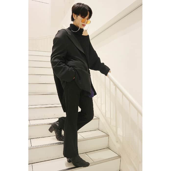 the STYLE SNIPのインスタグラム：「Shoulder Out _ Jacket #used Knit #sulvam Footwear #yosuke _ #thestylesnip #stylesnip #ragtag #streetstyle #streetsnap #ootd #fashion #used #ragtagshooting #ファッションをもっと自由にもっと楽しく」