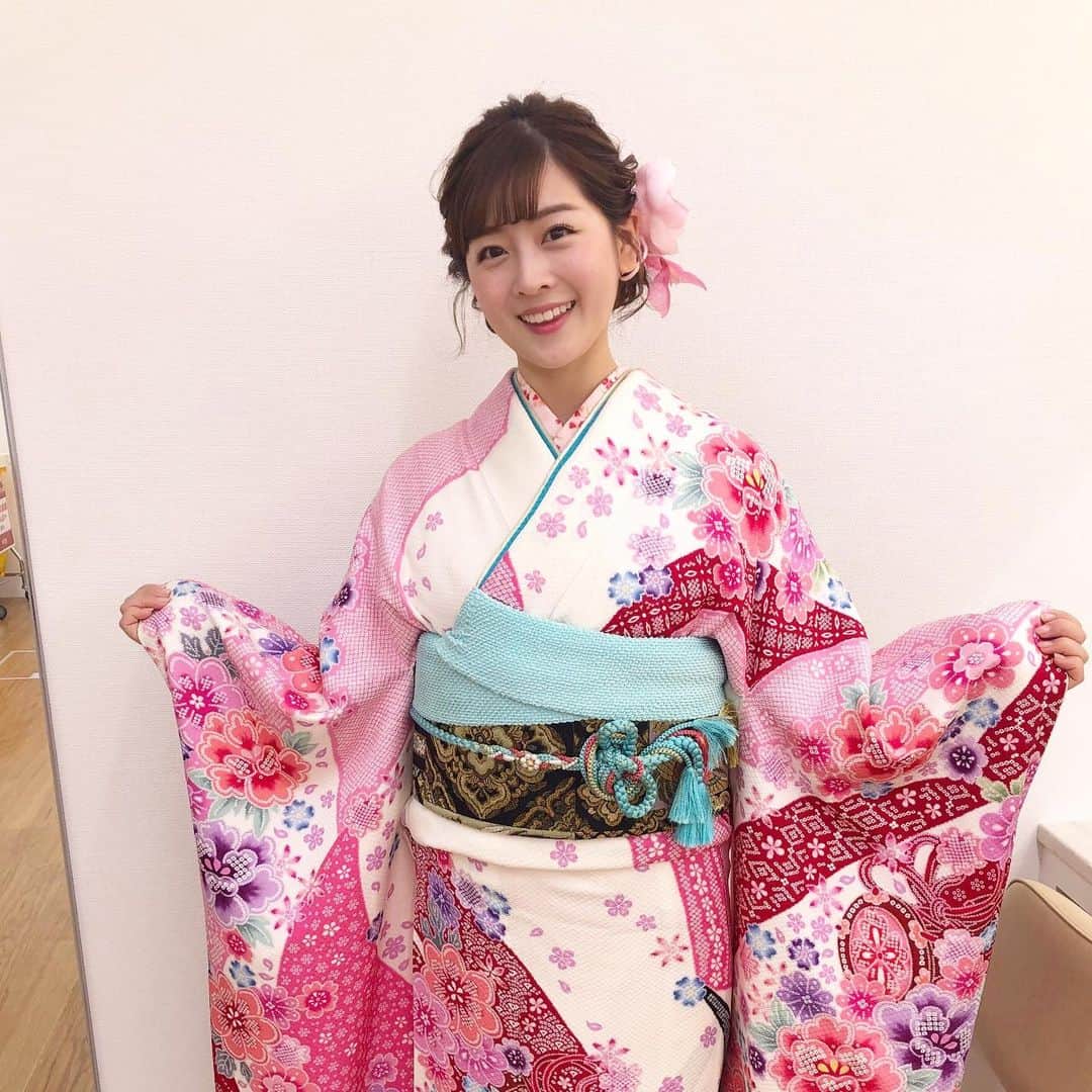 中村秀香のインスタグラム：「#2020年　 #子年 #すまたん スタート！ #袴 #振袖 でスタジオも賑やかでした✨」