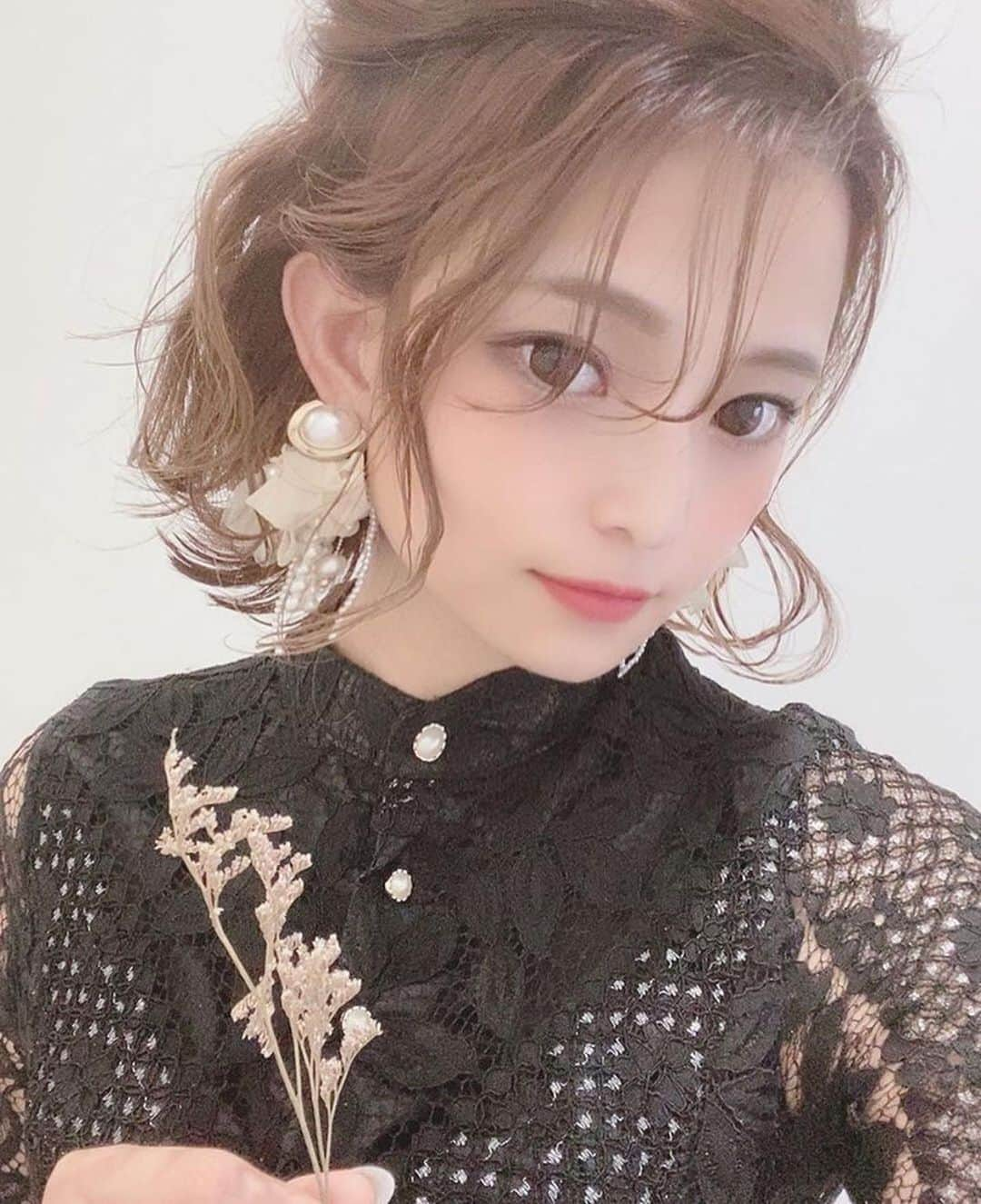 美女美容事情さんのインスタグラム写真 - (美女美容事情Instagram)「《結婚式お呼ばれヘアアレンジ👰💕》⠀ *⠀ リポストを使って、素敵な写真📷✨を投稿されてる方を紹介させて頂く⠀⠀⠀⠀ 【💄美女美容事情💅】のコーナーです✨⠀ *⠀⠀⠀⠀⠀⠀⠀ いいねやコメント、フォローして応援してね❤︎🥰🎶⁣⠀ *⠀⠀⠀⠀⠀⠀⠀ 今回ご紹介させて頂きますのは❤︎⠀ saya sasakiさん< @saaayaaa425 >の素敵なお写真📸⠀ *⠀ ヘアセットがめちゃめちゃ可愛かったとご本人❤️繊細な感じが絶妙に美しくてめちゃめちゃ綺麗です‼️🥰⠀ アクセサリーやコーディネートにもマッチしていて勉強になります😊⠀ *⠀⠀ saya sasakiさんのアカウントには他にも素晴らしい投稿が沢山ありますので是非覗いてみてくださいね💁‍♀️💙⠀ *⠀⠀ saya sasakiさん< @saaayaaa425 >⠀ 素敵な投稿ありがとうございました☺️📸✨⠀⠀⠀⠀⠀⠀⠀⠀ △▼△▼△▼△▼△▼△▼△▼△▼△▼⠀⠀⠀⠀⠀⠀⠀⠀⠀⠀⠀⠀⠀⠀⠀⠀⠀⠀⠀⠀⠀⠀⠀⠀⠀⠀⠀⠀⠀⠀⠀⠀⠀ ❤🧡💛「美女美容事情」💚💙💜⠀⠀⠀⠀⠀⠀⠀⠀⠀⠀⠀⠀⠀⠀⠀ 👇掲載ご希望の方は👇⠀⠀⠀⠀⠀⠀⠀⠀⠀⠀⠀⠀⠀⠀⠀⠀ @b_b_j.jタグ付けと🖤 # ビジョビ⠀🖤⠀⠀⠀⠀⠀⠀⠀⠀⠀⠀⠀⠀⠀⠀⠀ をタグ付けお願いします✨⠀⠀⠀⠀⠀⠀⠀⠀⠀⠀⠀⠀⠀⠀⠀⠀ ――――――――――――――――⠀⠀⠀⠀⠀⠀⠀⠀⠀⠀⠀⠀⠀⠀⠀⠀⠀⠀⠀⠀⠀⠀⠀ ～姉妹アカウントのご紹介～⠀⠀⠀⠀⠀⠀⠀⠀⠀⠀⠀⠀⠀⠀⠀⠀⠀⠀⠀⠀⠀⠀⠀⠀⠀⠀⠀ ◇美容情報を紹介している«美女美容事情～Beauty～»⠀⠀⠀⠀⠀⠀⠀⠀⠀⠀⠀⠀⠀⠀⠀⠀⠀⠀⠀⠀⠀⠀⠀⠀⠀⠀ ( @b_b_j.j_b )⠀⠀⠀⠀⠀⠀⠀⠀⠀⠀⠀⠀⠀⠀⠀⠀⠀⠀⠀⠀⠀⠀⠀⠀⠀⠀⠀ ◇美しい旅スポット紹介をしている«美 spot»⠀⠀⠀⠀⠀⠀⠀⠀⠀⠀⠀⠀⠀⠀⠀⠀⠀⠀⠀⠀⠀⠀⠀⠀⠀ ( @b__spo )⠀⠀ ⠀⠀⠀⠀⠀⠀⠀⠀⠀⠀⠀⠀ よかったらこちらも覗いてみてね✨⠀ ――――――――――――――――⠀⠀⠀ #結婚式コーデ #お呼ばれ ⠀⠀ #お呼ばれドレス #結婚式お呼ばれ ⠀⠀ #お呼ばれスタイル ⠀⠀ #メイク #オシャレ #美容 #beauty ⠀⠀⠀⠀⠀ #ファッション ⠀⠀ #大人カジュアルコーデ ⠀⠀⠀⠀ #メイクアップ ⠀⠀⠀⠀⠀ #美脚 #大人メイク ⠀⠀⠀⠀⠀⠀⠀⠀⠀ #ブラックコーデ #トレンド ⠀⠀⠀ #エレガント ⠀⠀⠀⠀⠀⠀⠀ #美意識向上 #オトナ女子 #おしゃれ女子 ⠀⠀⠀⠀ #大人カジュアル #きれいめカジュアル ⠀⠀⠀⠀ #お洒落な人と繋がりたい ⠀⠀⠀⠀ #大人ファッション ⠀⠀⠀ #女子力アップ #美活 ⠀⠀⠀⠀ #naturalbeauty #ootd⠀」1月6日 12時09分 - b_b_j.j