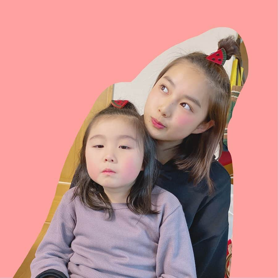 箭内夢菜さんのインスタグラム写真 - (箭内夢菜Instagram)「︎👩‍👧 遅くなってしまってすみません 明けましておめでとうございます*ﾟ 今年もよろしくお願いします︎☺︎ .  載せる写真がなくて 今の時期に妹と🍉おそろっちした時の写真です 外は雪なのにね☃」1月6日 12時15分 - yumenayanai_official