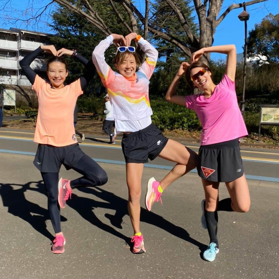 西谷綾子のインスタグラム：「✴︎ 昨日は駒沢公園ぐるぐる30km走🙌🔥 ave4:23/km✨🏃‍♀️🐾 ・ @m1k1m1k1mm  まだ出逢って1ヶ月ちょっとなのに この期間で沢山の言葉をかけてもらい めちゃくちゃ勇気をもらってます😭✊ 私の可能性を引き出してくれてありがとうー💓 @haruhi_sunnyday  すでに何回かお会いしている気分でしたが初めてでした☺️🎉 明るくて飛び切りの笑顔が素敵でした🙌 ・ RUN前後は ファイテンメタックスローションと glicoパワープロダクションBCAA必須❣️👍 ・ #名古屋ウィメンズマラソン #自分に挑戦」