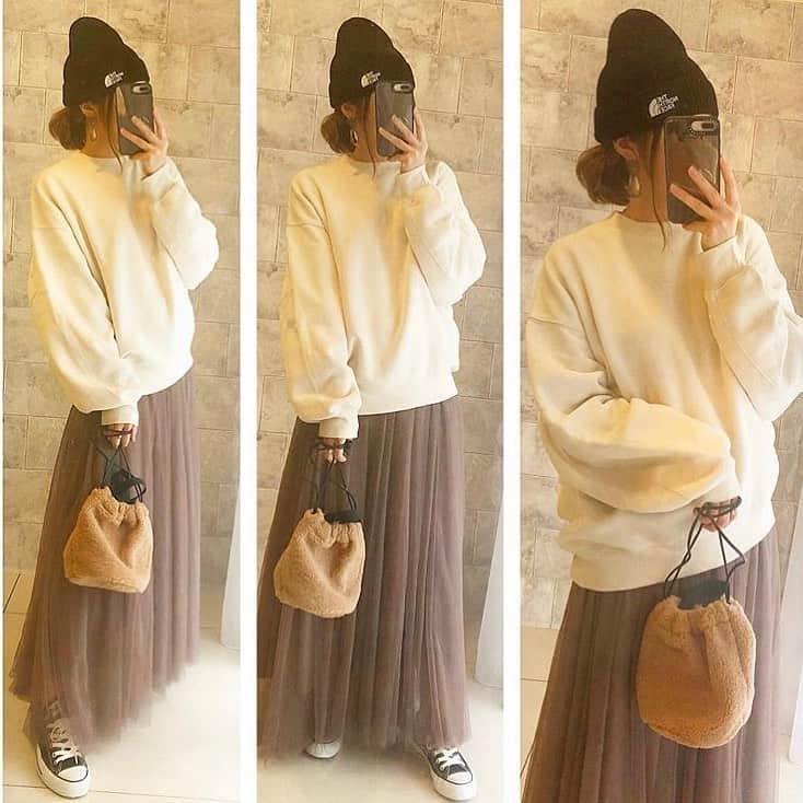 R_fashionさんのインスタグラム写真 - (R_fashionInstagram)「本日の #r_fashion #ラクジョ さん . ボーイッシュコーデにチュールスカートを1点投入することで生まれる、絶妙✨なミックス感❤️ .﻿ 真似したい逆ハズしテクですね👏 . . . . . . . . . . . . . . . . . . . . . . . . . . . . . . .  Repost from @rococo39 さん ・ ・ 【コーデ】2019.12.14 先日のコートの中身は スーパーオーバーサイズスエットに チュールスカート♡ ・ tops… @gu_for_all_ skirt… @coca_official_store cap … @thenorthface shoes… @converse_jp bag… @gu_global ・ --------------------------------------------------- - コーデ詳細はブログに✍️✨ @rococo39 のTOPから BLOG・楽天room ・youtube 火金配信 にも飛べます🕊❤︎ ---------------------------------------------------------」1月6日 12時22分 - rakutenichiba.fashion