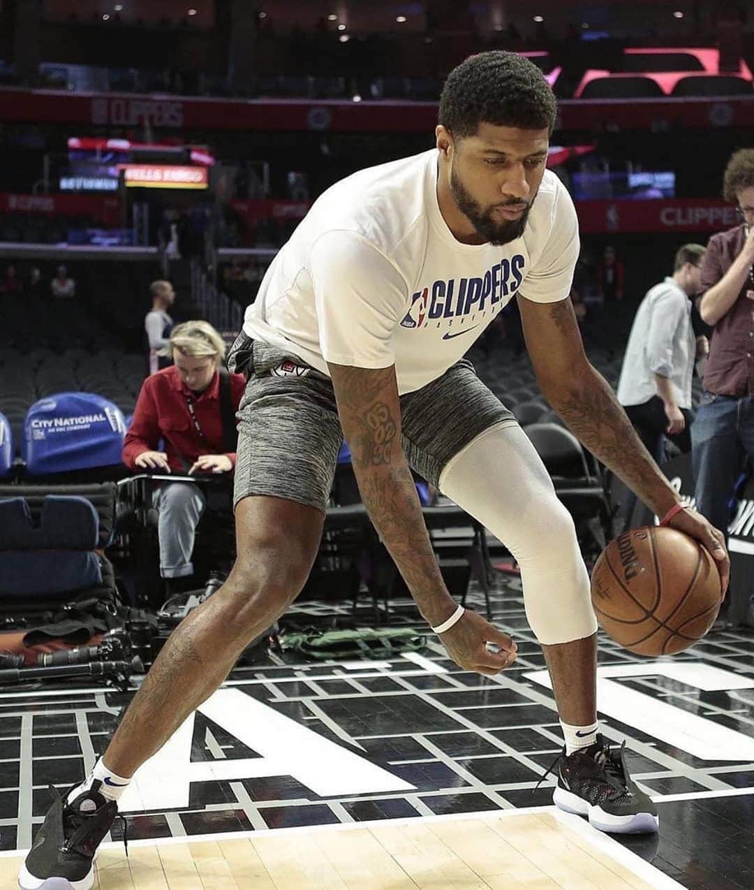 ポール・ジョージのインスタグラム：「Head in the game. Feet in the clouds. Who’s ready for the PG4s?!🔥🔥🔥🔥」