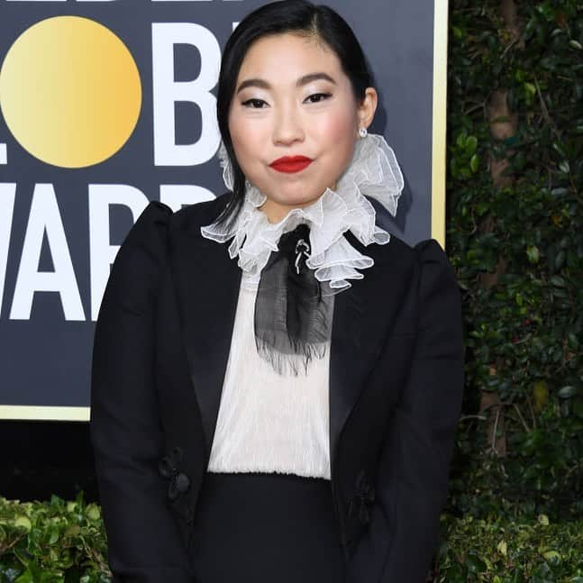 LORACさんのインスタグラム写真 - (LORACInstagram)「A BIG HUGE ✨Congratulations✨ goes out to the Golden Globe Winner for Best Actress in a Motion Picture — Musical or Comedy, @awkwafina 🖤⭐️🤍 Major praise given to Celebrity Makeup Artist @kirinstagram for featuring our new PRO Soft Focus Longwear Foundation, on the award winning superstar! Stay tuned for our PRO Foundation launch, coming soon! #GOLDENGLOBES #AWKWAFINA #BESTACTRESSWINNER #PROFOUNDATION #LORAC #LORACCOSMETICS #REDCARPET #DEBUT #MAKEUPFORACLOSEUP #TREATMENTBASEDPROFESSIONALMAKEUP #2020」1月6日 13時19分 - loraccosmetics