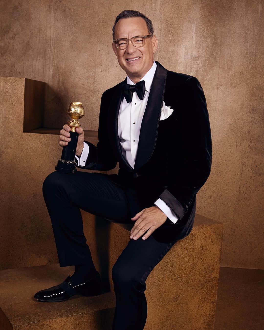 ゴールデングローブ賞さんのインスタグラム写真 - (ゴールデングローブ賞Instagram)「Tom Hanks (@tomhanks) - Recipient of the Cecil B. deMille Award. Photo by Alexi Lubomirski (@alexilubomirski). #GoldenGlobes」1月6日 13時35分 - goldenglobes