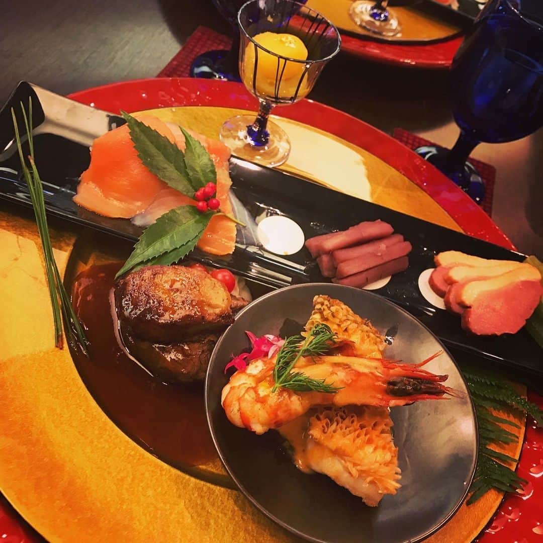 のインスタグラム：「お正月🎍家族でランチ！ 2枚めは神田明神、、、混みすぎ ・ ・ #お正月#2020#日本#japaneseculture」