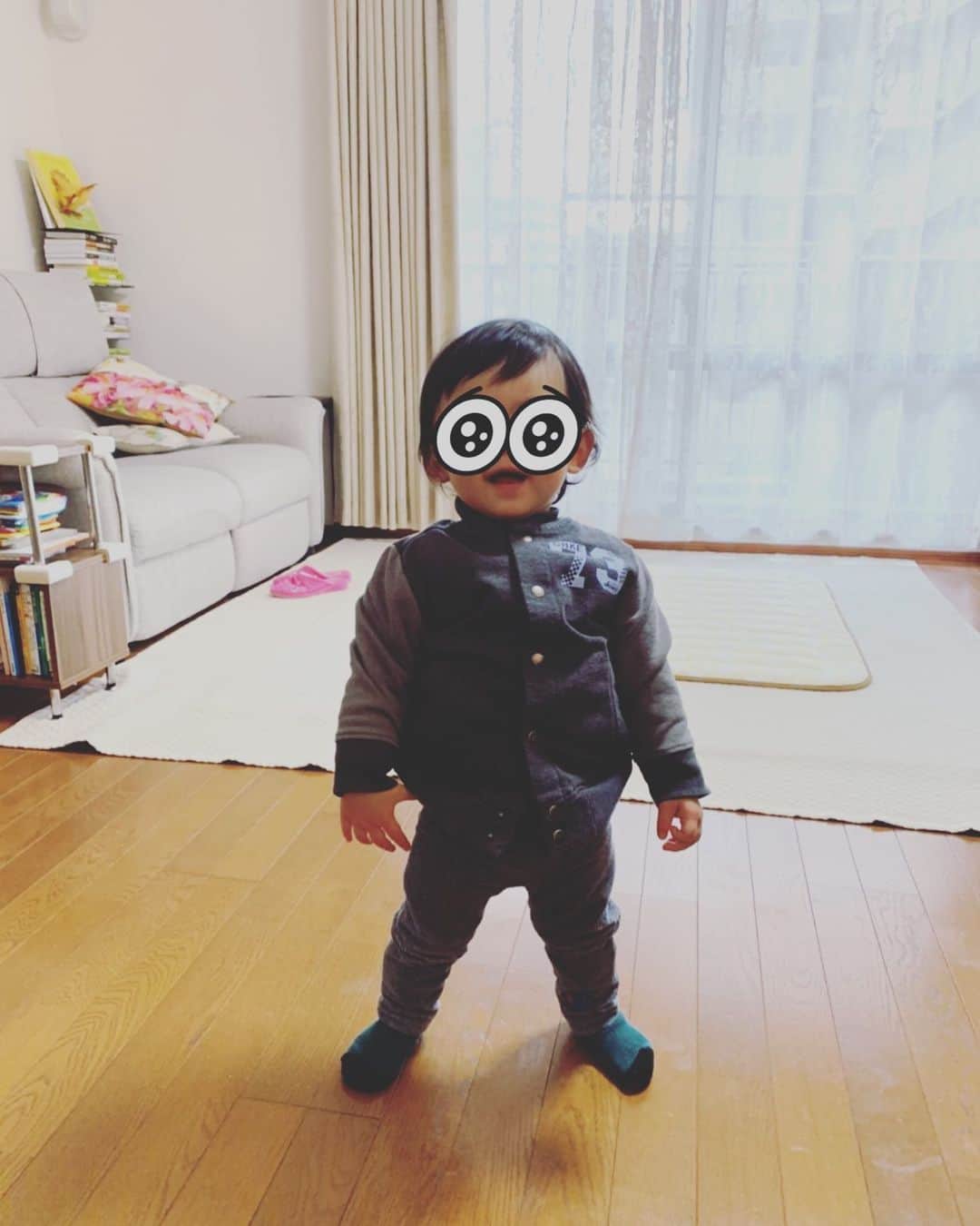百千糸のインスタグラム：「一丁前に立てますが、まだ歩きません。 そろそろ歩こうよぉー！」