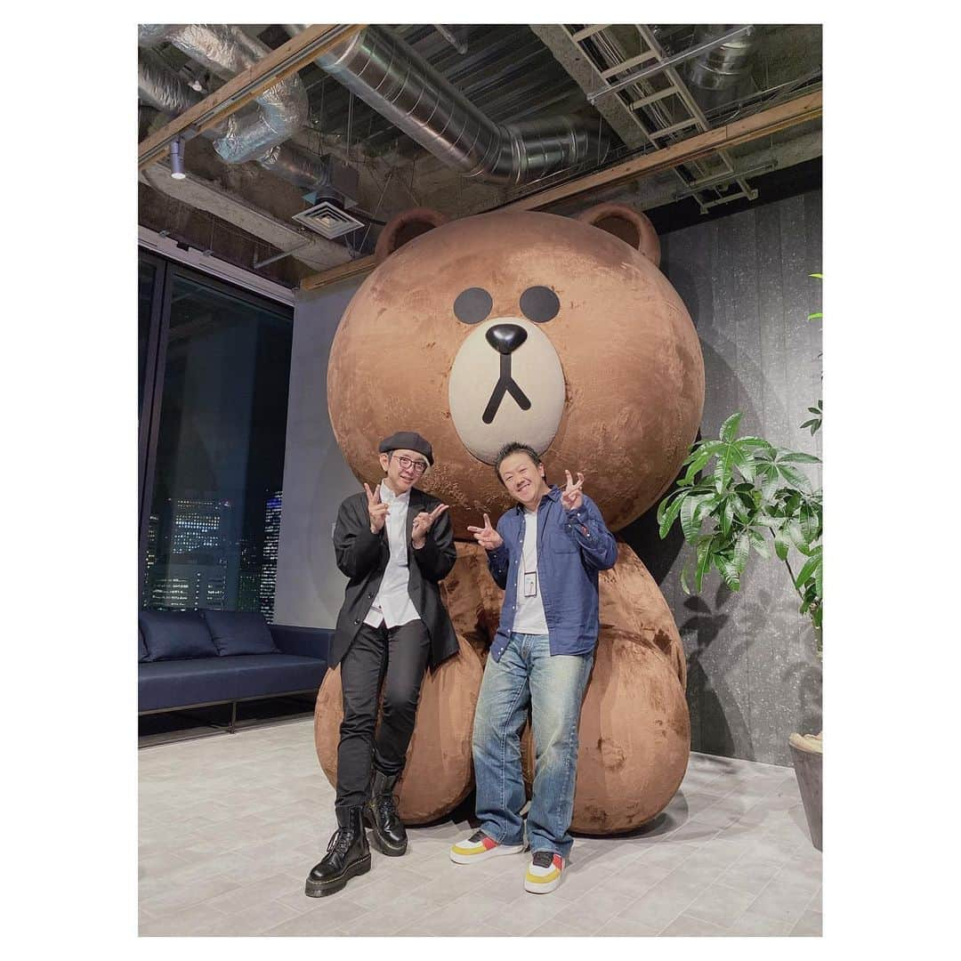 tokuさんのインスタグラム写真 - (tokuInstagram)「LINEさんに行ってきました。 楽しいことやっていこー。 GARNiDELiAオフィシャルアカウントもよろしくお願いします。  10年来の友人、櫛井番長とブラウンさんに会えました🤗 #garnidelia #LINE」12月13日 21時38分 - toku_grnd