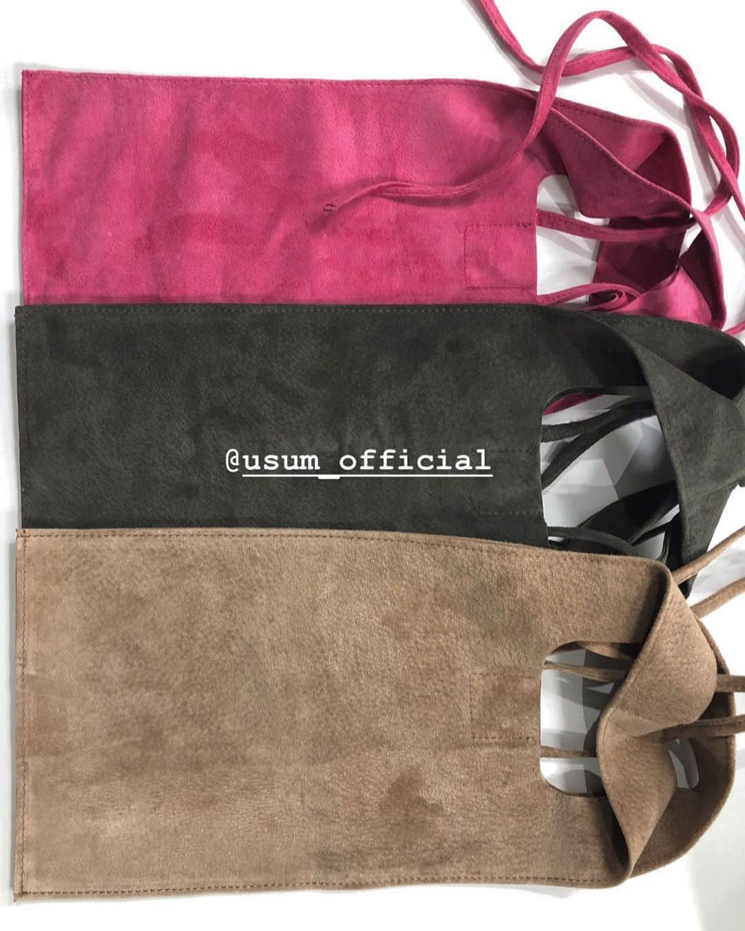 柴田紗希さんのインスタグラム写真 - (柴田紗希Instagram)「どきどきどき。 柴田紗希この度バッグを作りました。力作です。 このバッグは明日の　@usum_official で 実物を持ってお伝えしながら販売をスタートします！ 今回2型まったく違うバージョンのバッグを製作したのですが、どちらも本当に忠実に時間をかけて作らせて頂きました。 明日はこちらのバージョン。 使いやすさ、可愛さ、絶妙さ、 早く皆さんにたくさんアピールしたいよー✨✨✨ 明日21時にusumでお話しさせてね。 よろしくお願いします！」12月13日 21時36分 - shibasaaki
